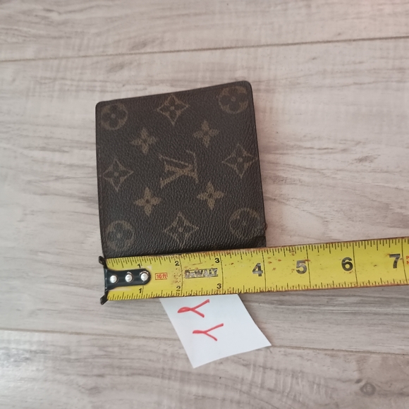 Louis Vuitton Monogram Bi-fold Mens Wallet - Picture 11 of 11